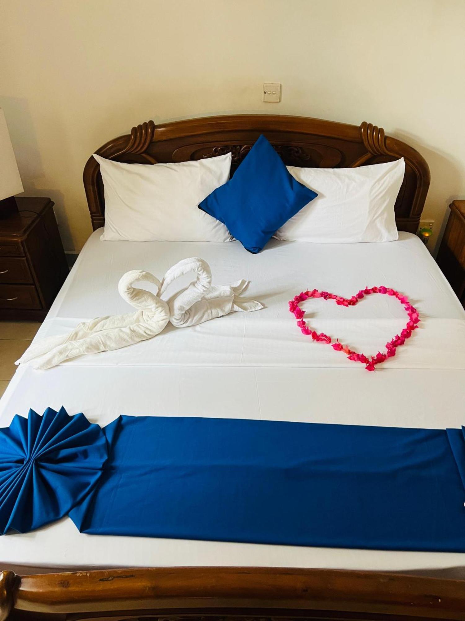 Ocean Beauty Guest House Negombo Esterno foto