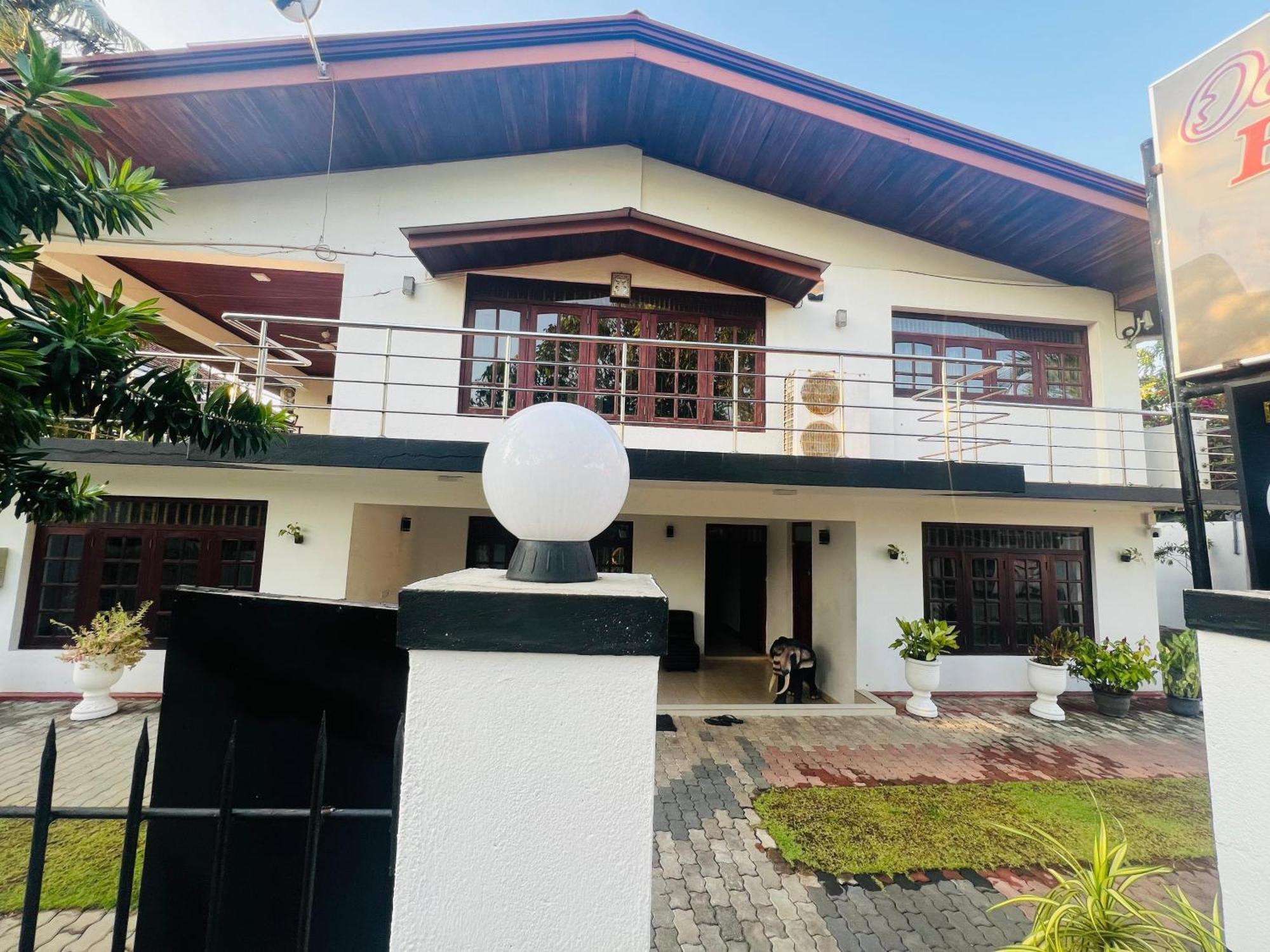 Ocean Beauty Guest House Negombo Esterno foto