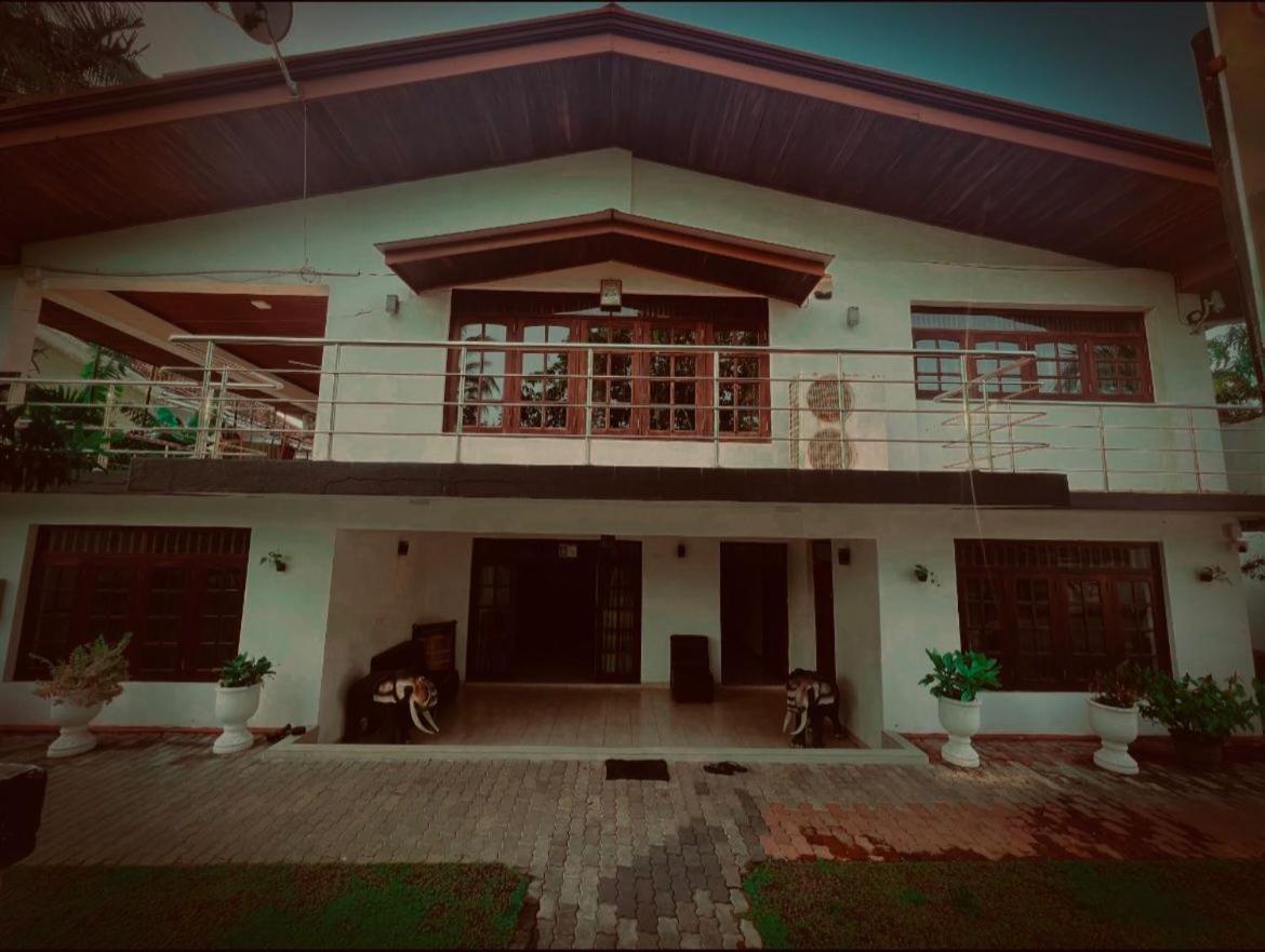 Ocean Beauty Guest House Negombo Esterno foto